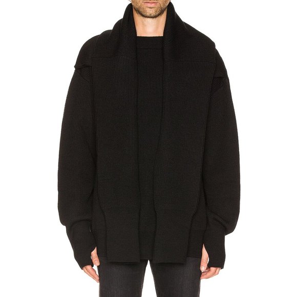 - NEW Balenciaga Long Sleeve Crewneck BX8